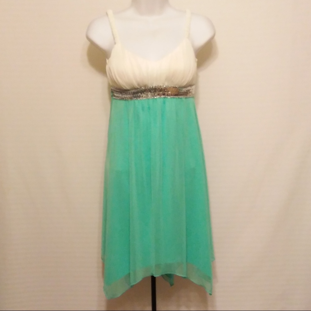 3/$15 CLOSET CLOSING WHITE GREEN EMPIRE DRESS